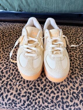 NWOT. Puma Cream & light orange  Low-Top Sneakers